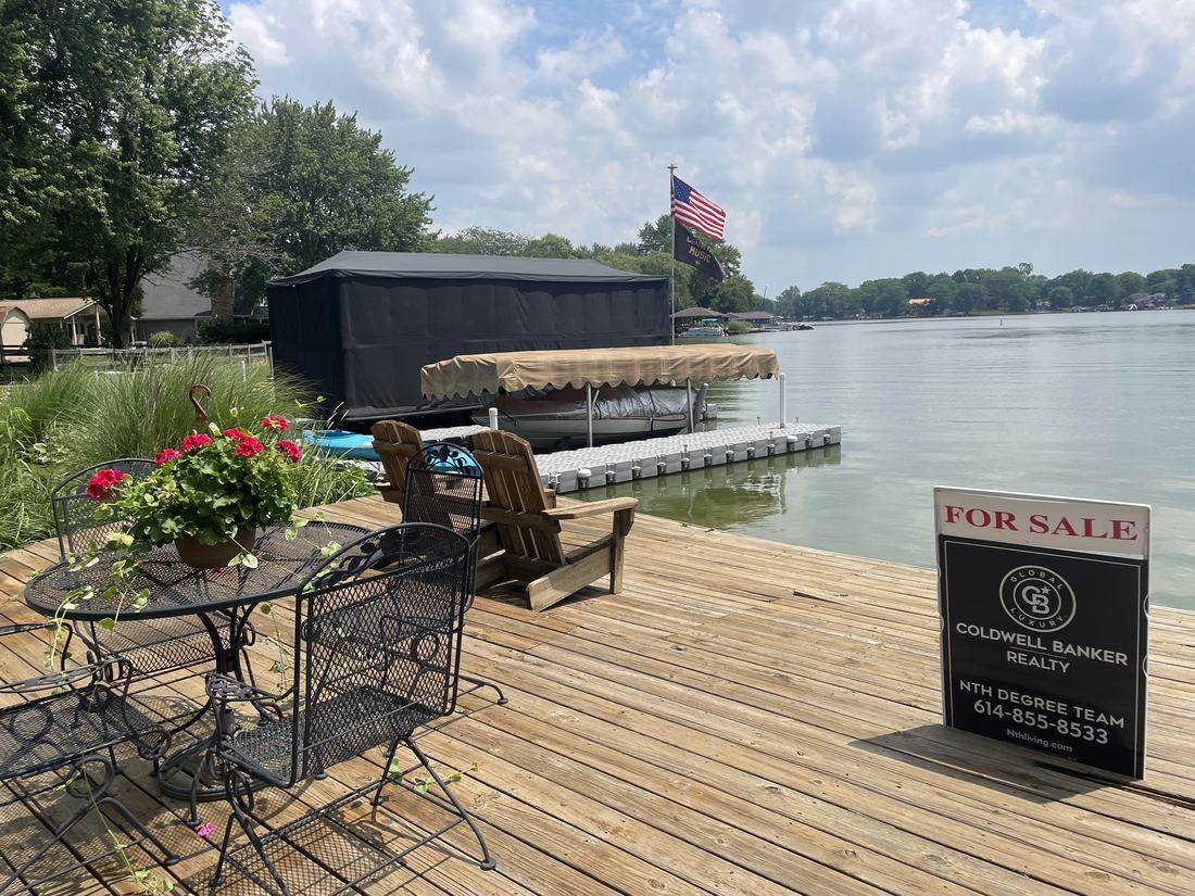 Lakeside deck, cleaned for a sale after washing by Mullet Power Wash