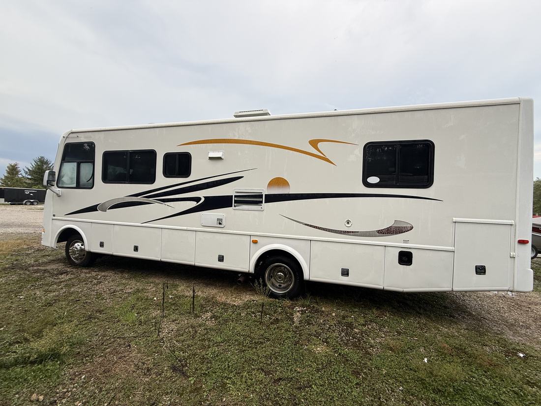 Class A motorhome after an exterior wash by Mullet Power Wash in Central Ohio